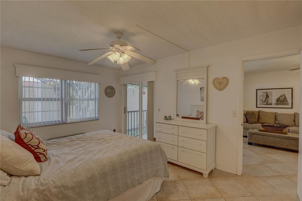 En Venta: $219,900 (2 camas, 2 baños, 1080 Pies cuadrados)