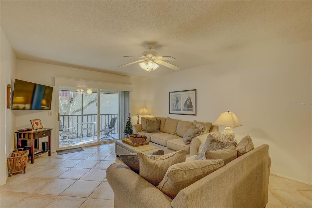 En Venta: $219,900 (2 camas, 2 baños, 1080 Pies cuadrados)