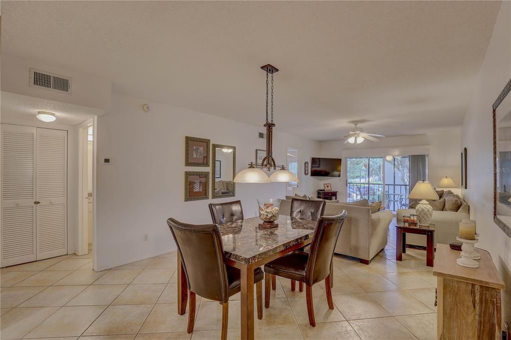 En Venta: $219,900 (2 camas, 2 baños, 1080 Pies cuadrados)