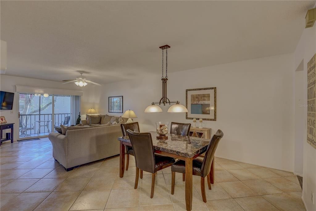 En Venta: $219,900 (2 camas, 2 baños, 1080 Pies cuadrados)