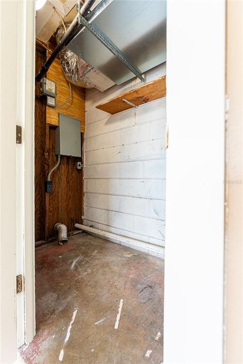 待售: $325,000 (2 贝兹, 1 浴室, 747 平方英尺)