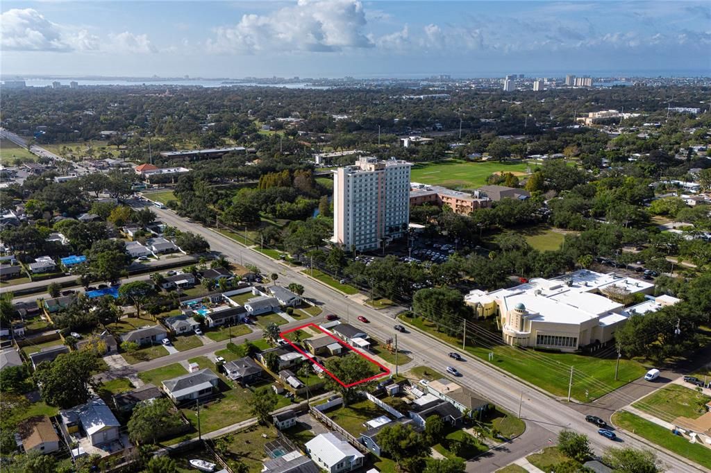 待售: $325,000 (2 贝兹, 1 浴室, 747 平方英尺)