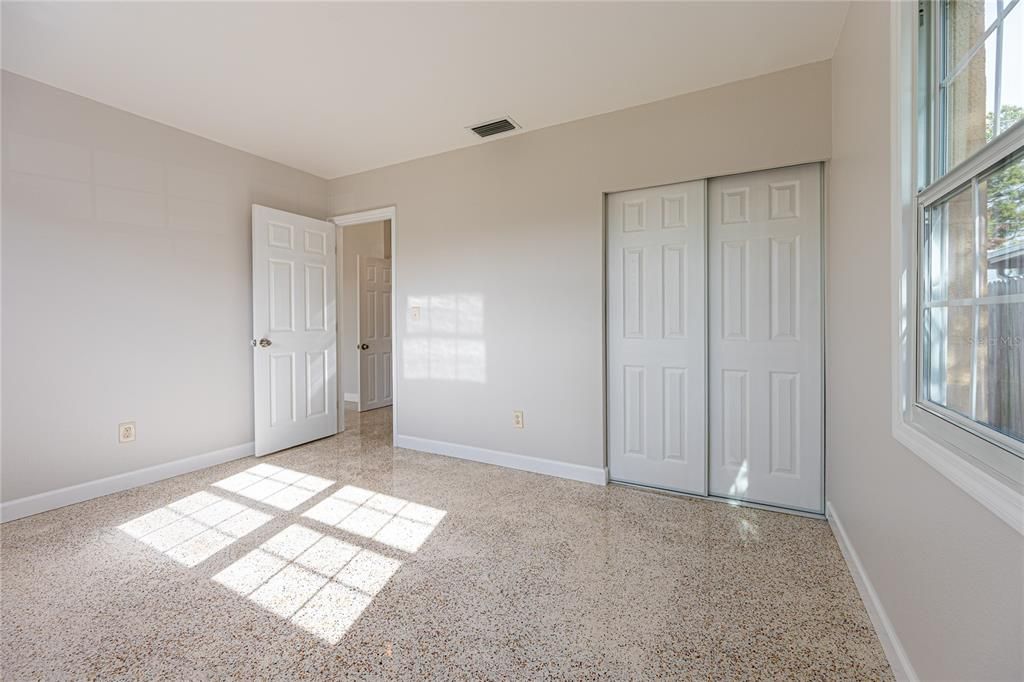 待售: $325,000 (2 贝兹, 1 浴室, 747 平方英尺)