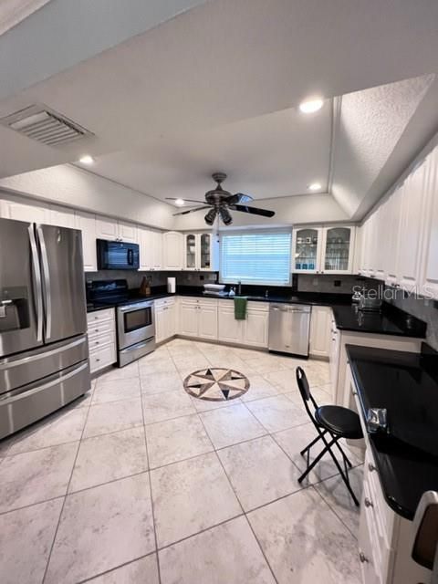 В аренду: $4,000 (3 спален, 2 ванн, 1719 Квадратных фут)