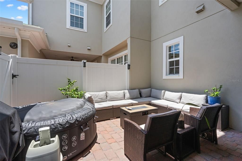 For Rent: $3,400 (3 beds, 2 baths, 1638 Square Feet)