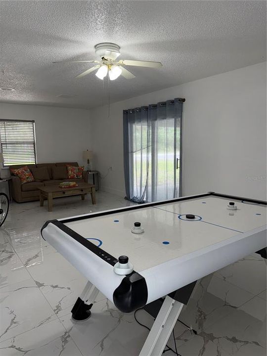 For Sale: $365,000 (4 beds, 2 baths, 1938 Square Feet)