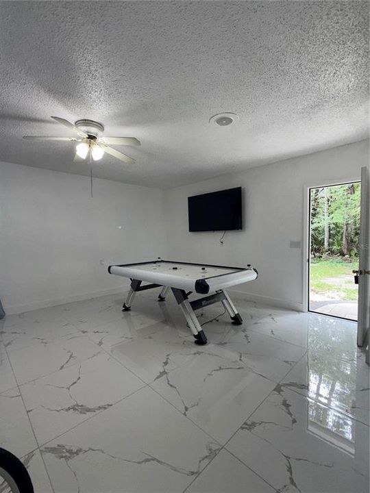 For Sale: $365,000 (4 beds, 2 baths, 1938 Square Feet)