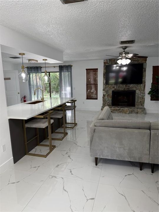 For Sale: $365,000 (4 beds, 2 baths, 1938 Square Feet)