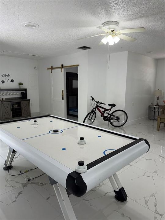 For Sale: $365,000 (4 beds, 2 baths, 1938 Square Feet)