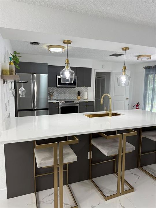 For Sale: $365,000 (4 beds, 2 baths, 1938 Square Feet)