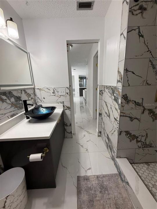 For Sale: $365,000 (4 beds, 2 baths, 1938 Square Feet)