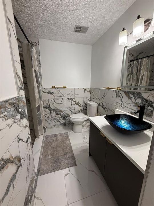 For Sale: $365,000 (4 beds, 2 baths, 1938 Square Feet)