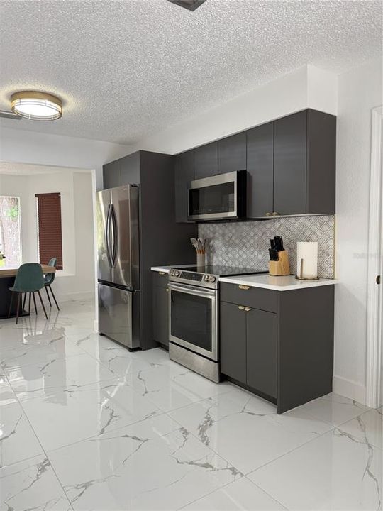 For Sale: $365,000 (4 beds, 2 baths, 1938 Square Feet)