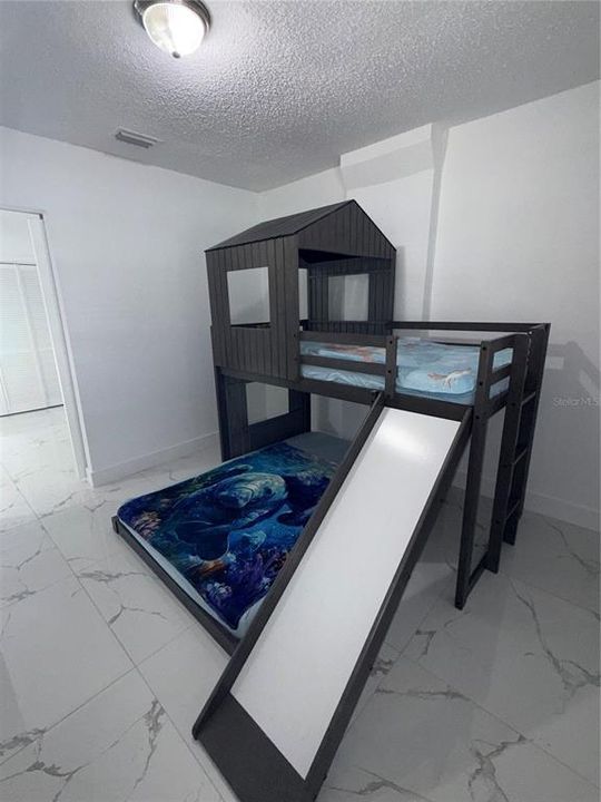 For Sale: $365,000 (4 beds, 2 baths, 1938 Square Feet)