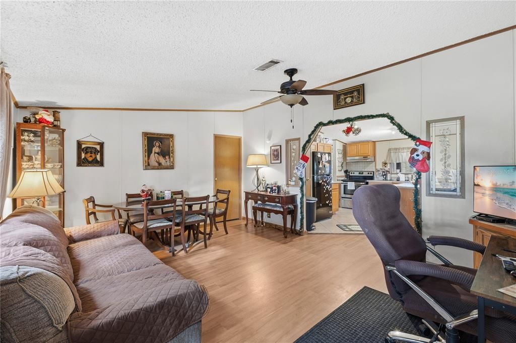 待售: $1,200,000 (2 贝兹, 2 浴室, 1188 平方英尺)