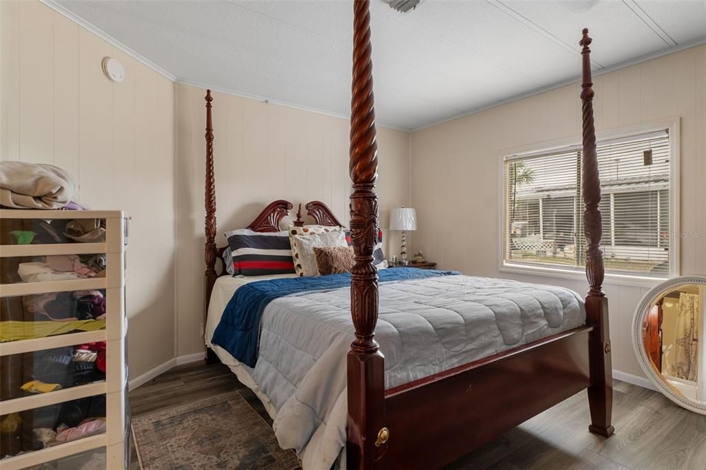 待售: $178,000 (2 贝兹, 2 浴室, 1300 平方英尺)