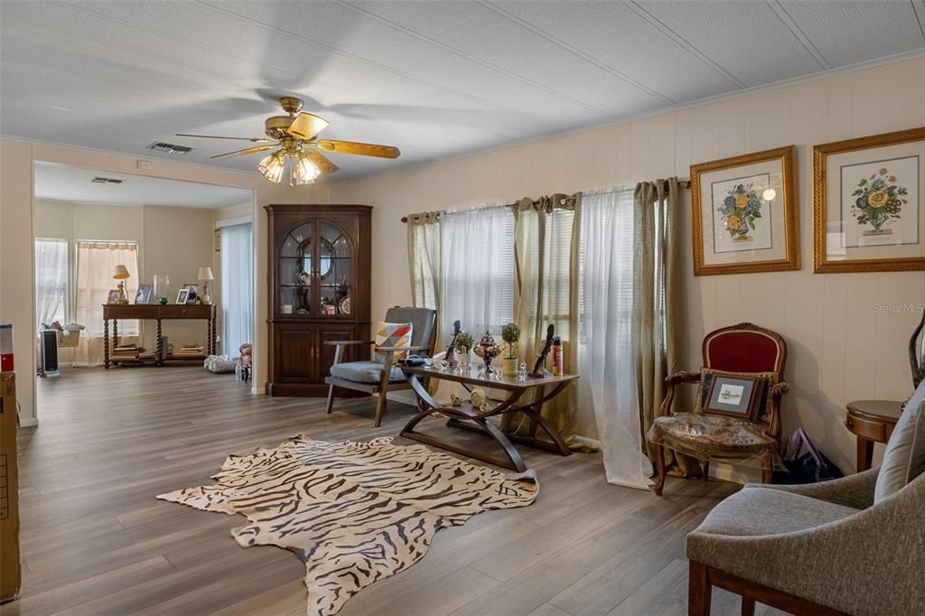 待售: $178,000 (2 贝兹, 2 浴室, 1300 平方英尺)