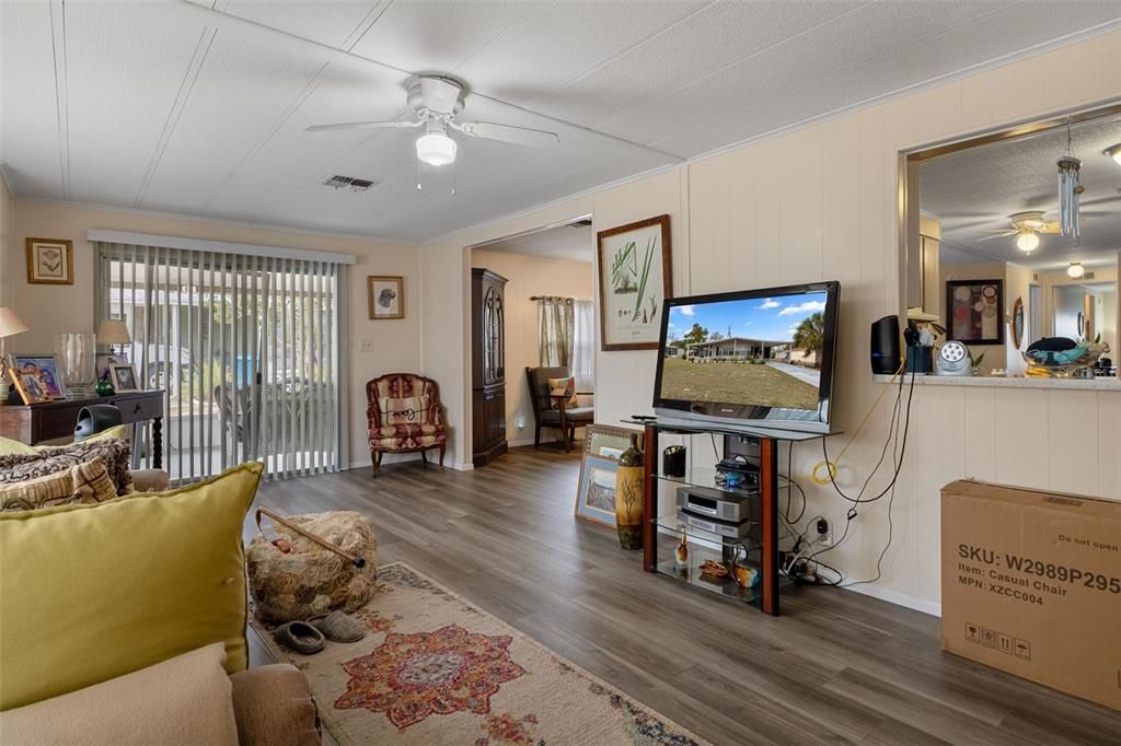 待售: $178,000 (2 贝兹, 2 浴室, 1300 平方英尺)