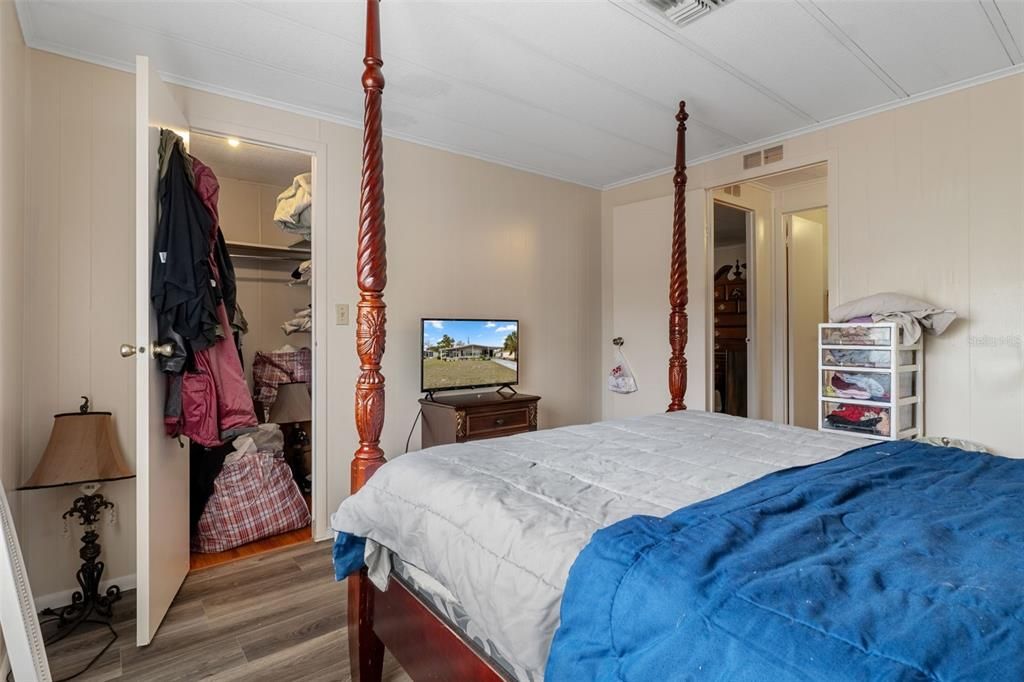 待售: $178,000 (2 贝兹, 2 浴室, 1300 平方英尺)