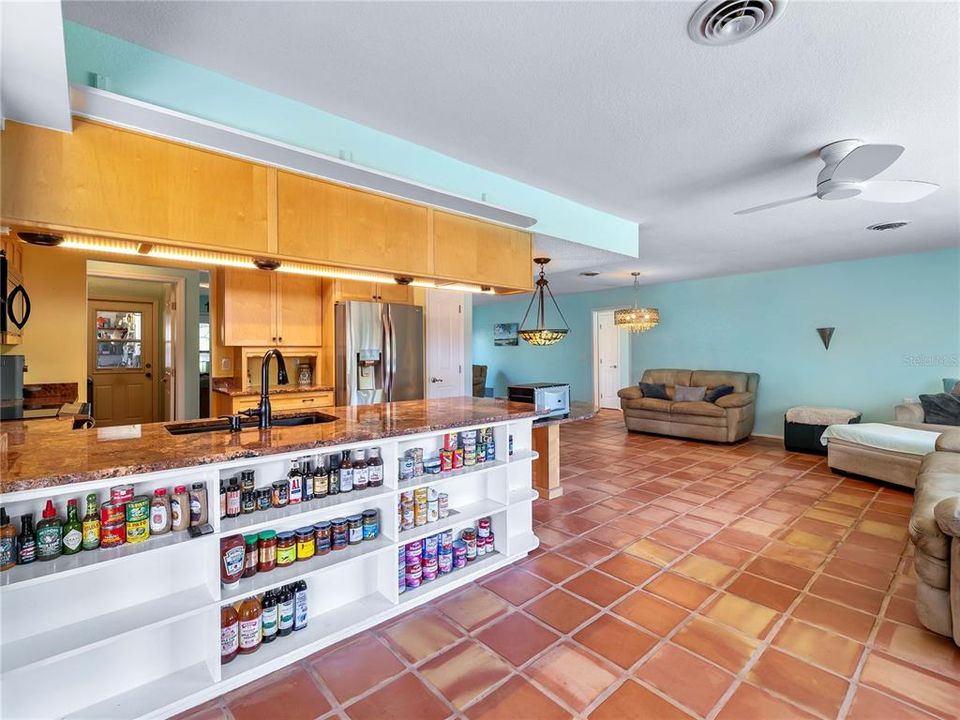 На продажу: $299,000 (3 спален, 2 ванн, 1767 Квадратных фут)