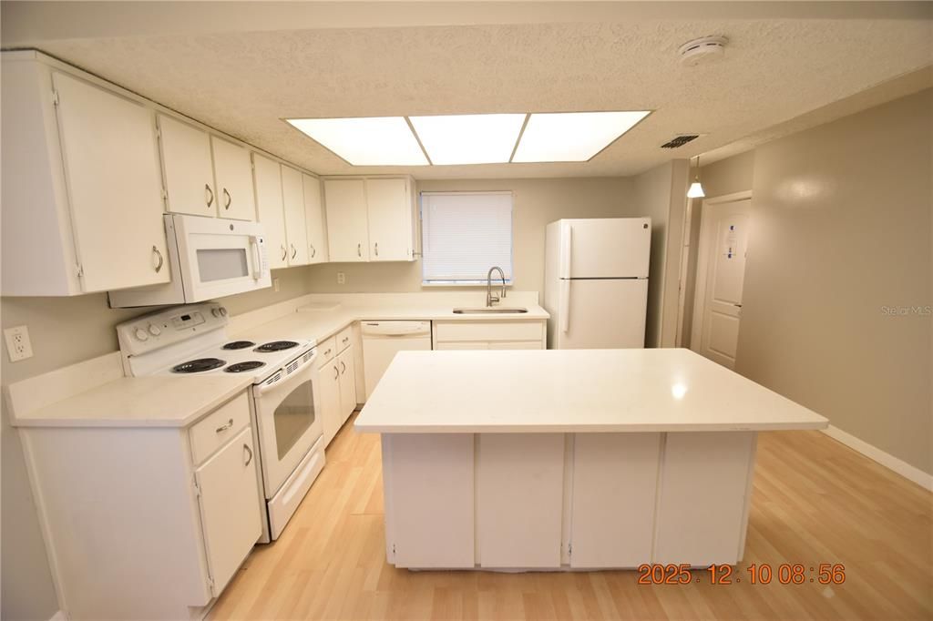 For Rent: $1,750 (3 beds, 2 baths, 1136 Square Feet)