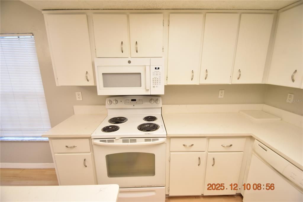 For Rent: $1,750 (3 beds, 2 baths, 1136 Square Feet)