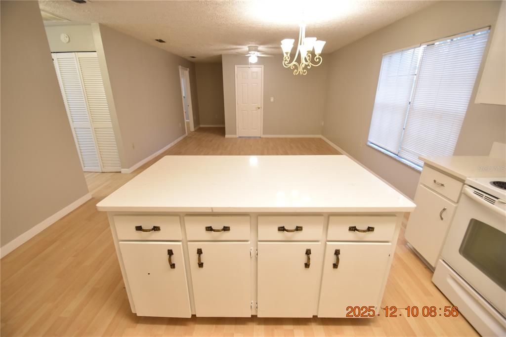 For Rent: $1,750 (3 beds, 2 baths, 1136 Square Feet)