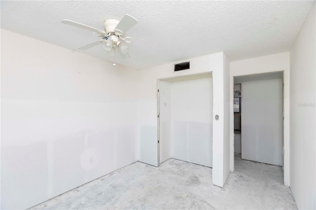 На продажу: $83,000 (2 спален, 2 ванн, 1088 Квадратных фут)