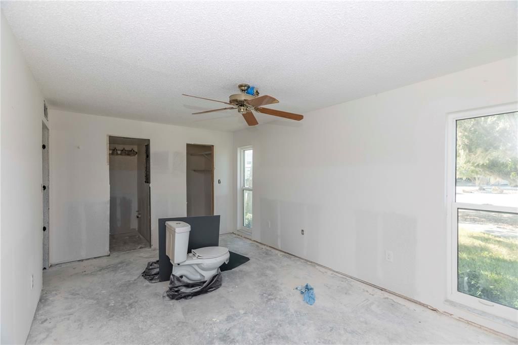 На продажу: $83,000 (2 спален, 2 ванн, 1088 Квадратных фут)