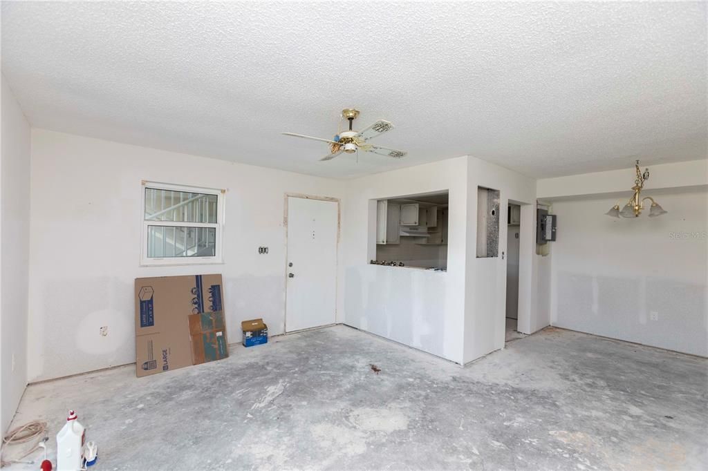 На продажу: $83,000 (2 спален, 2 ванн, 1088 Квадратных фут)