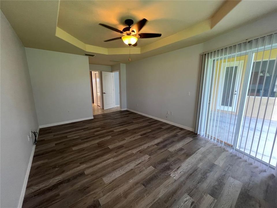 For Rent: $1,900 (3 beds, 2 baths, 1821 Square Feet)