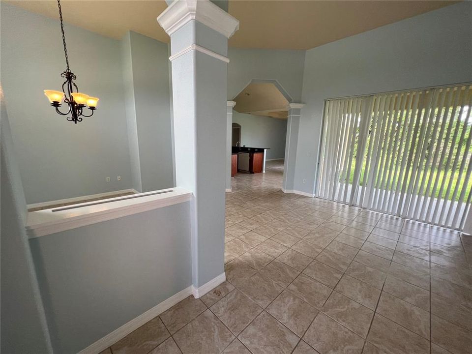 For Rent: $1,900 (3 beds, 2 baths, 1821 Square Feet)