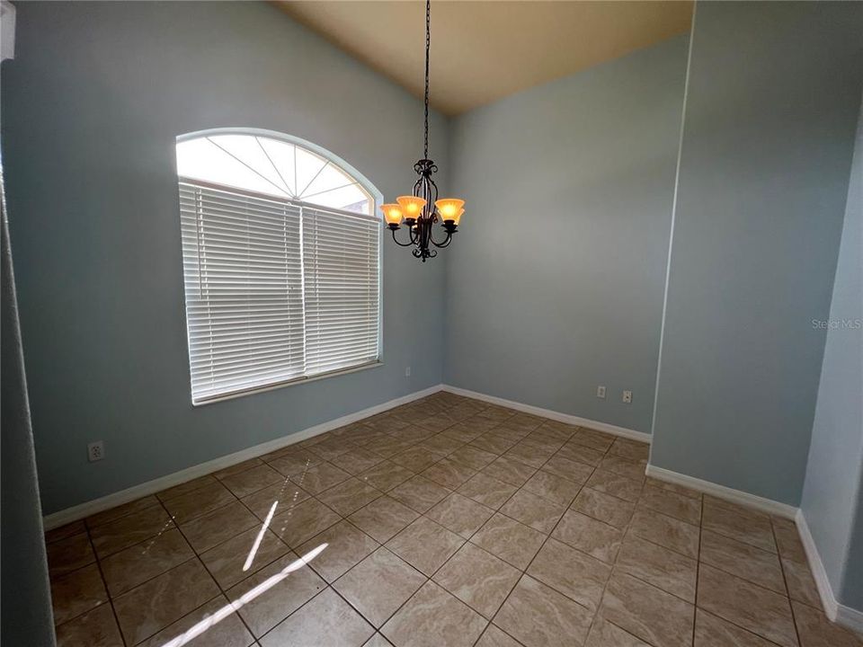 For Rent: $1,900 (3 beds, 2 baths, 1821 Square Feet)