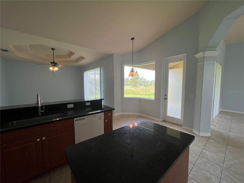 For Rent: $1,900 (3 beds, 2 baths, 1821 Square Feet)