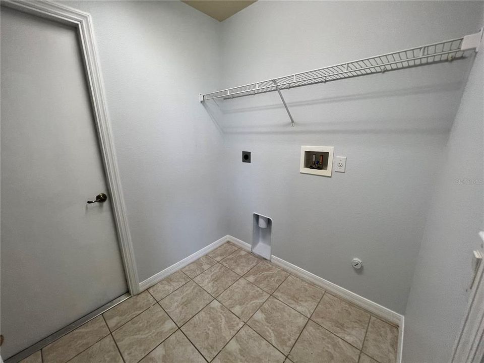 For Rent: $1,900 (3 beds, 2 baths, 1821 Square Feet)