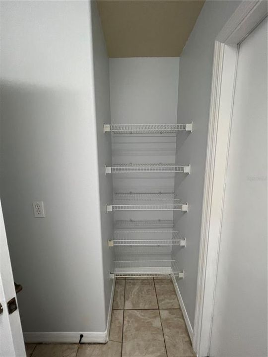 For Rent: $1,900 (3 beds, 2 baths, 1821 Square Feet)