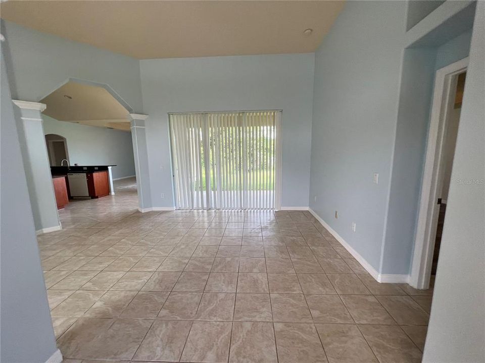 For Rent: $1,900 (3 beds, 2 baths, 1821 Square Feet)