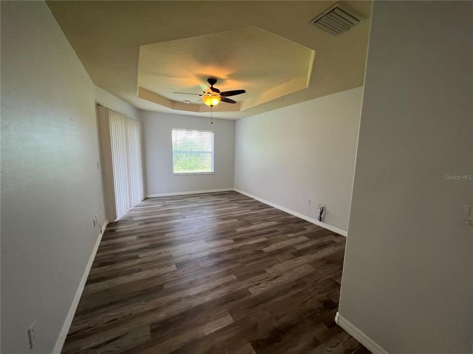 For Rent: $1,900 (3 beds, 2 baths, 1821 Square Feet)