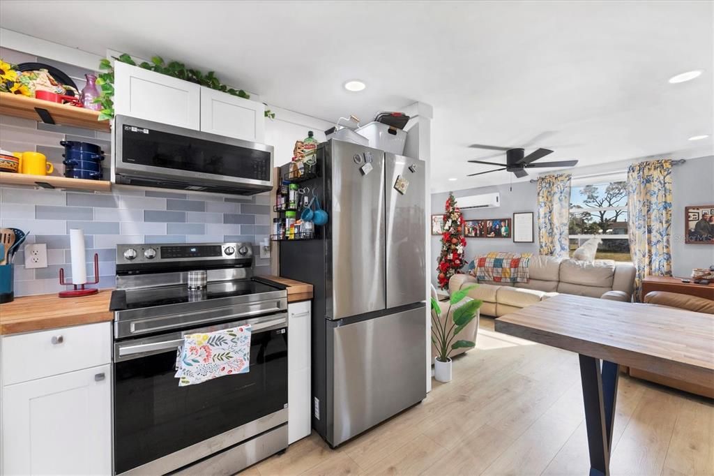 На продажу: $269,900 (2 спален, 1 ванн, 696 Квадратных фут)