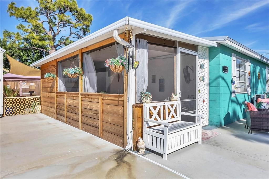 На продажу: $269,900 (2 спален, 1 ванн, 696 Квадратных фут)