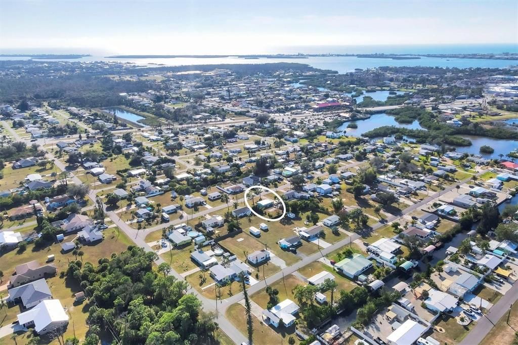 На продажу: $269,900 (2 спален, 1 ванн, 696 Квадратных фут)