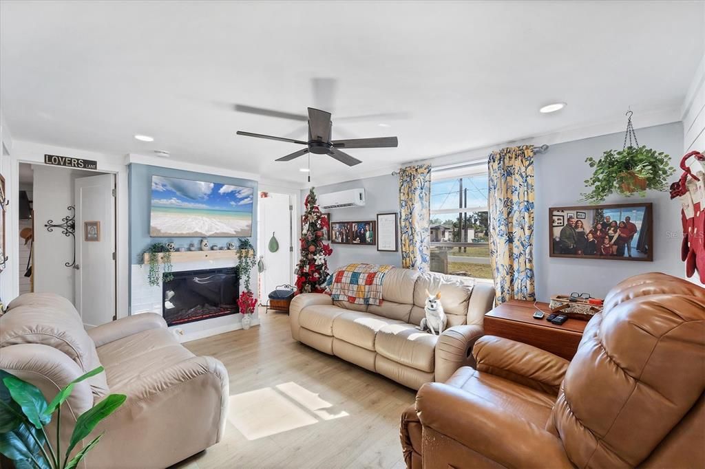 На продажу: $269,900 (2 спален, 1 ванн, 696 Квадратных фут)