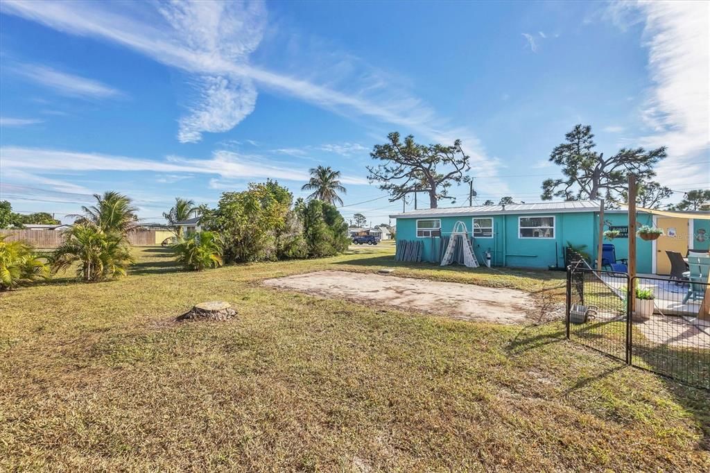 На продажу: $269,900 (2 спален, 1 ванн, 696 Квадратных фут)