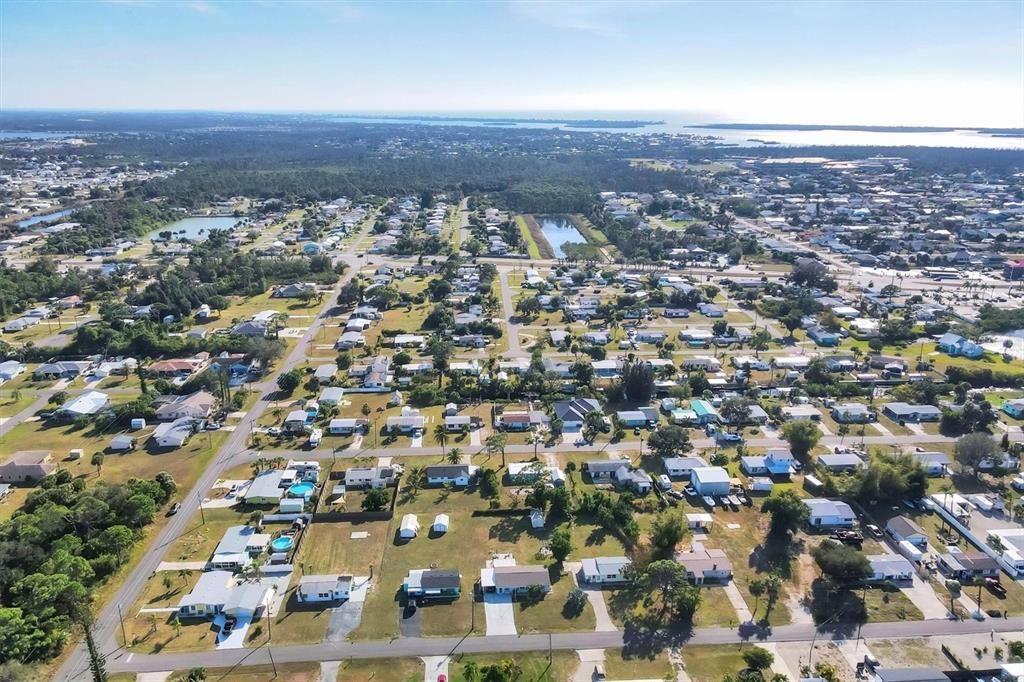 На продажу: $269,900 (2 спален, 1 ванн, 696 Квадратных фут)