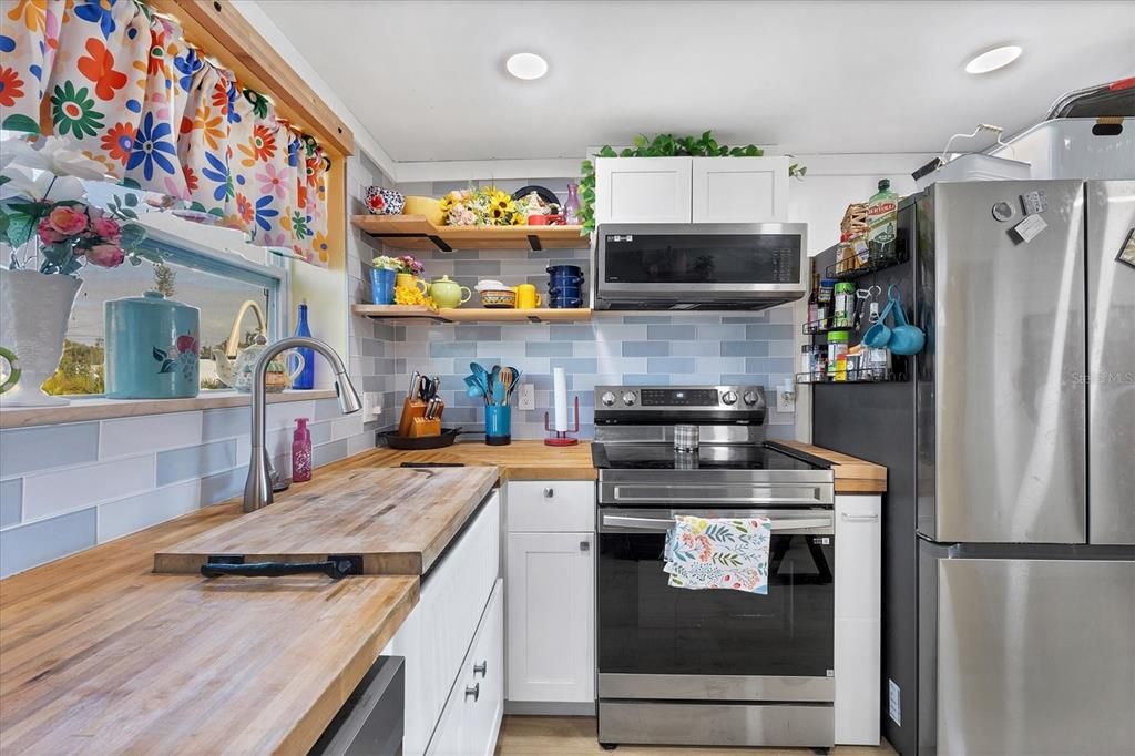 На продажу: $269,900 (2 спален, 1 ванн, 696 Квадратных фут)