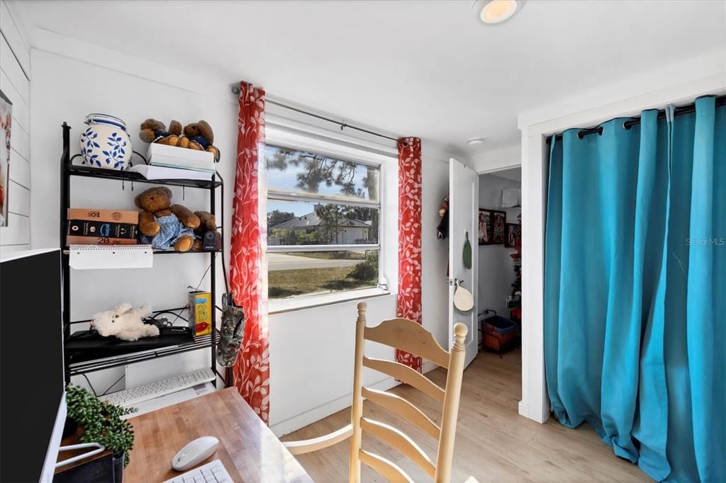 На продажу: $269,900 (2 спален, 1 ванн, 696 Квадратных фут)