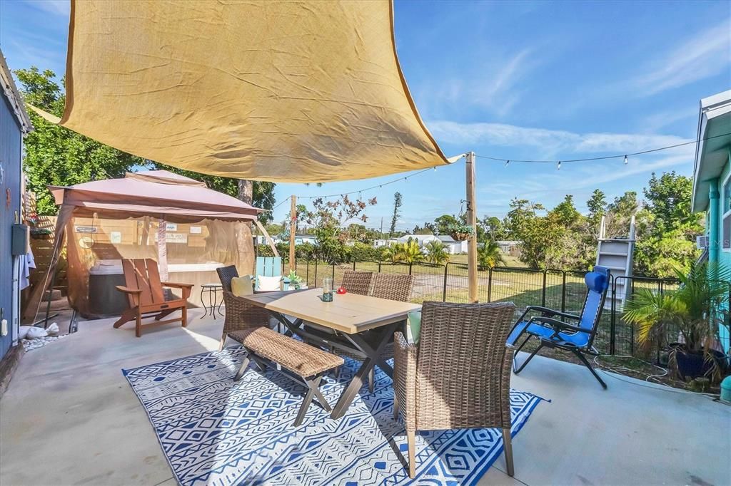 На продажу: $269,900 (2 спален, 1 ванн, 696 Квадратных фут)