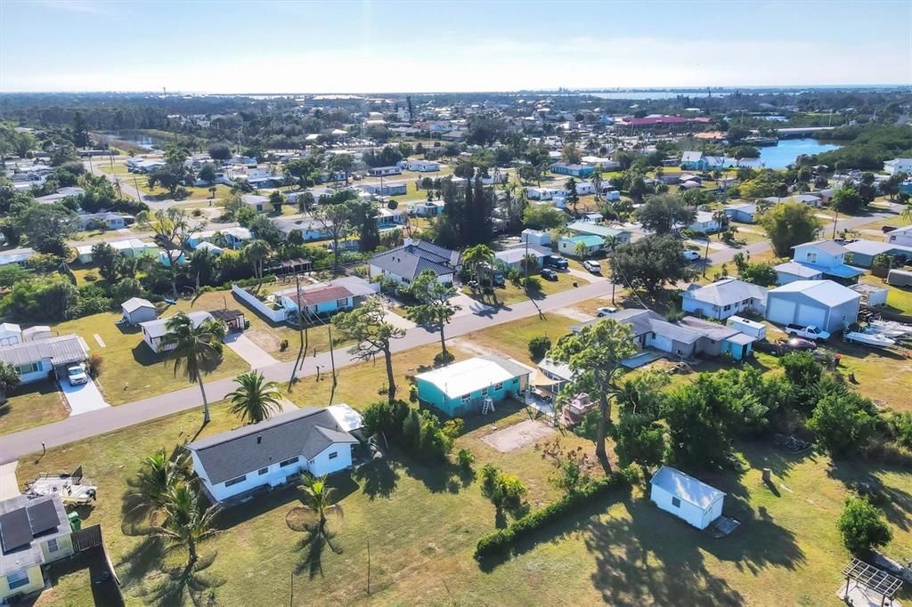 На продажу: $269,900 (2 спален, 1 ванн, 696 Квадратных фут)