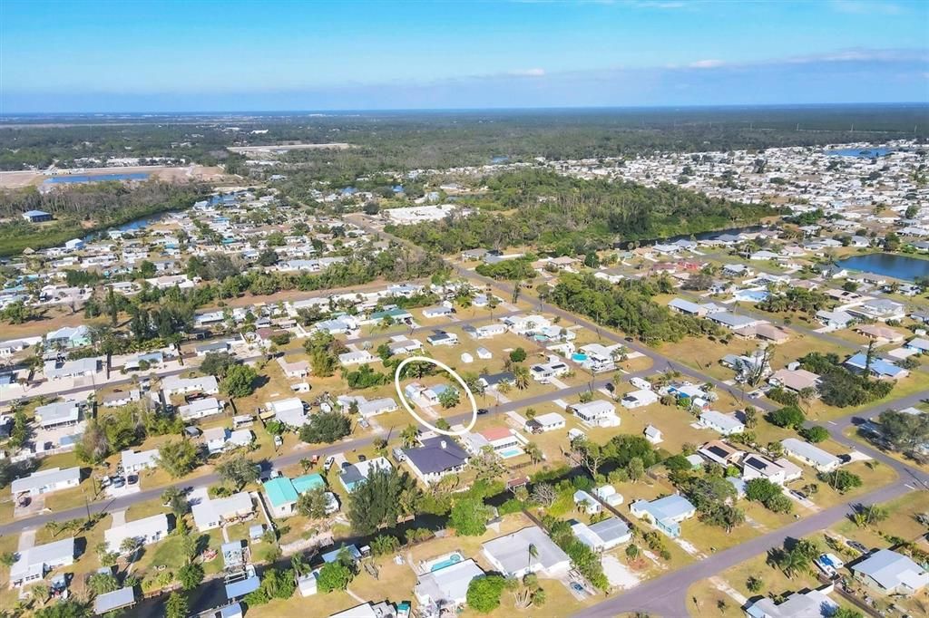 На продажу: $269,900 (2 спален, 1 ванн, 696 Квадратных фут)