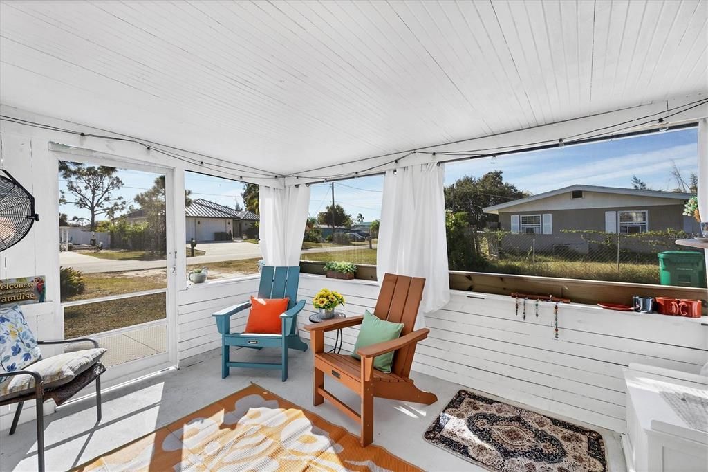 На продажу: $269,900 (2 спален, 1 ванн, 696 Квадратных фут)